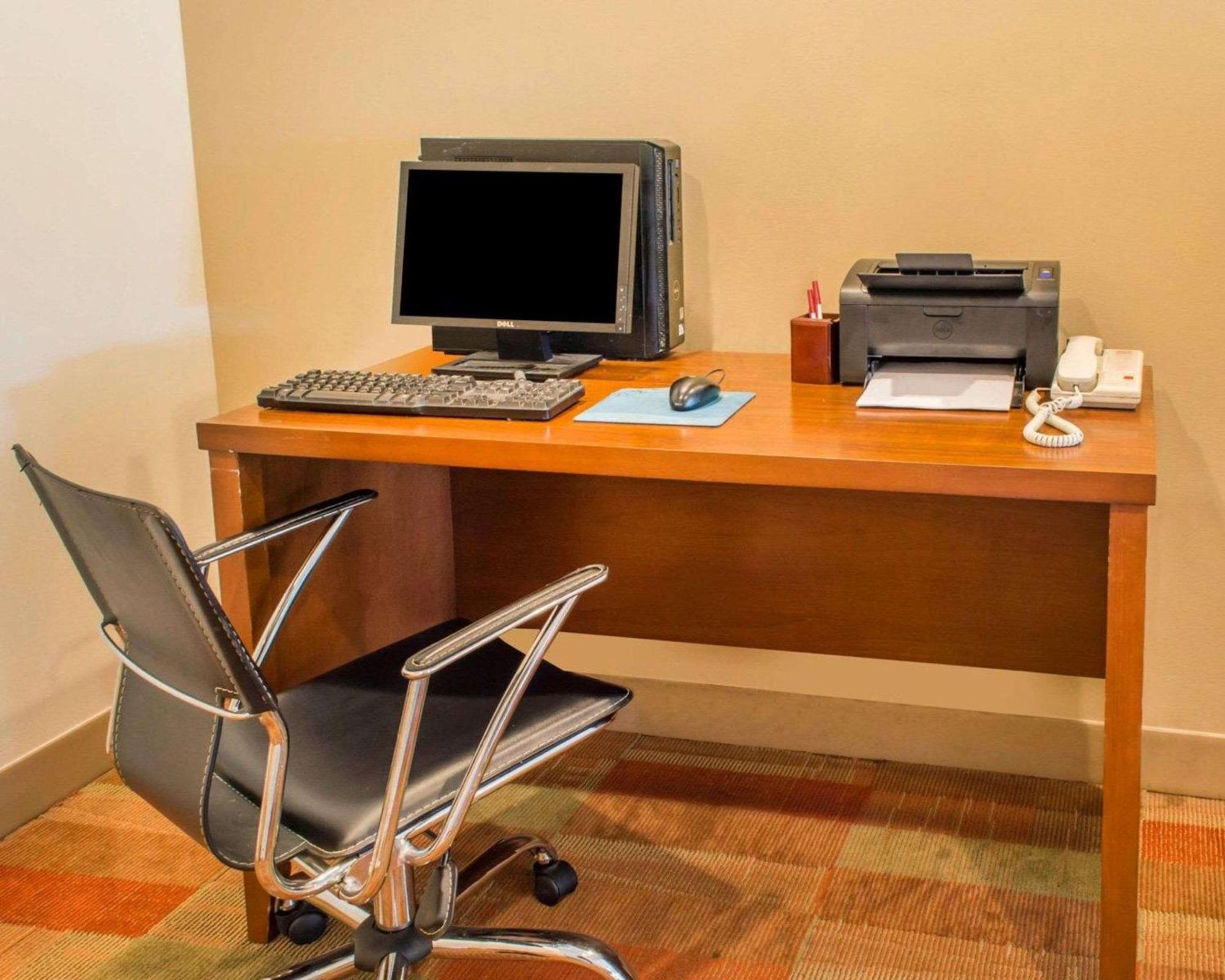 וולדורף Quality Suites מראה חיצוני תמונה